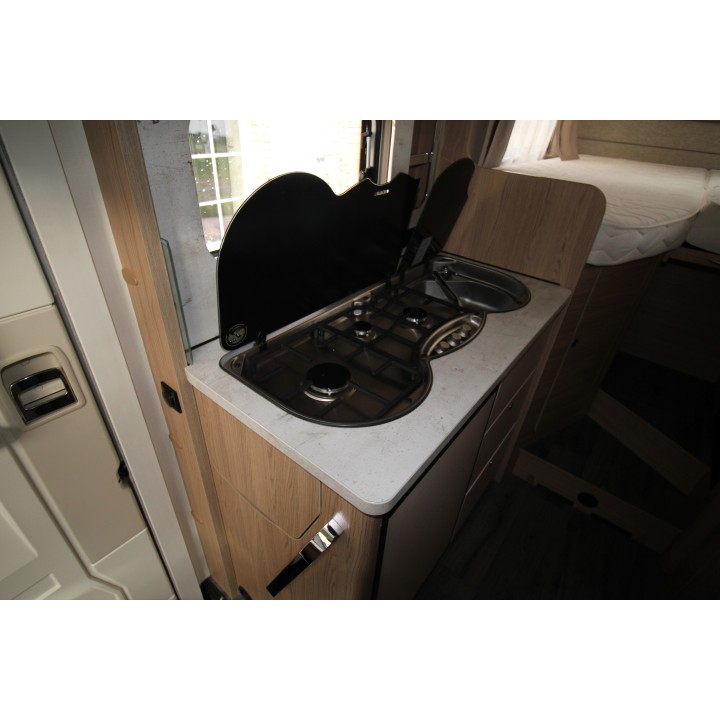 Camping-car profilé LMC Breezer V643G