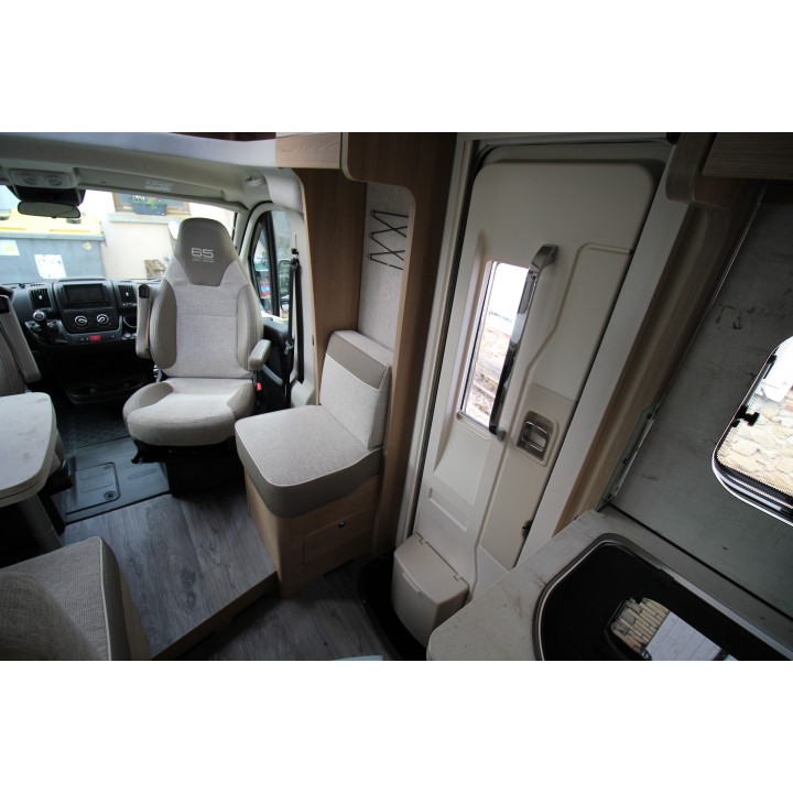 Camping-car profilé LMC Breezer V643G