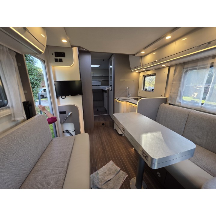 Etrusco T7400SBC 7.40m TV ant sat store + options état neuf garantie 12 mois